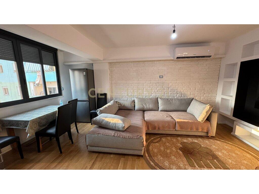 MUZEU I DESHMOREVE, JAPIM ME QIRA APARTAMENT 2+1