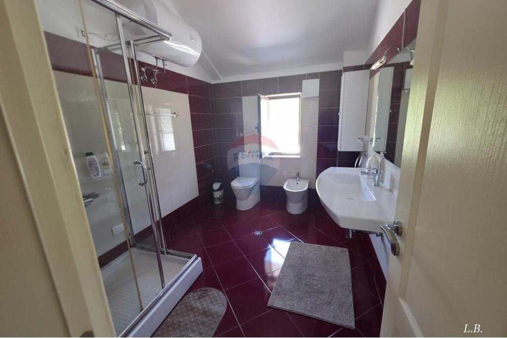 Apartament me qira pranë Liqenit të Tiranës