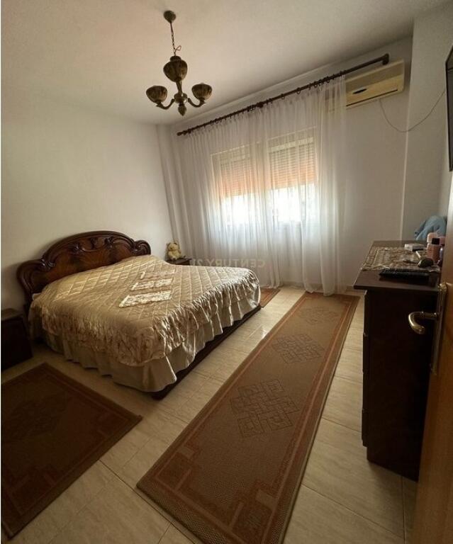 Appartamento in affitto, 1+1, vicino al centro di Tirana,
