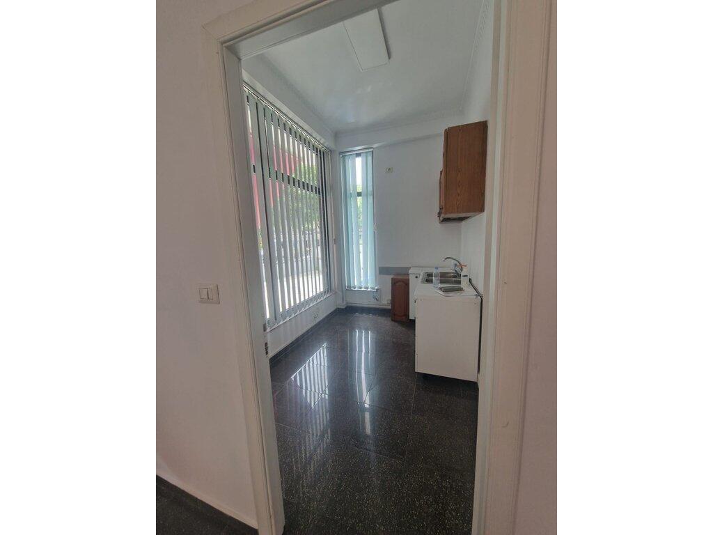 2-Storey Building for Rent – ​​Ideal for Clinics and Offices in Porcelan!