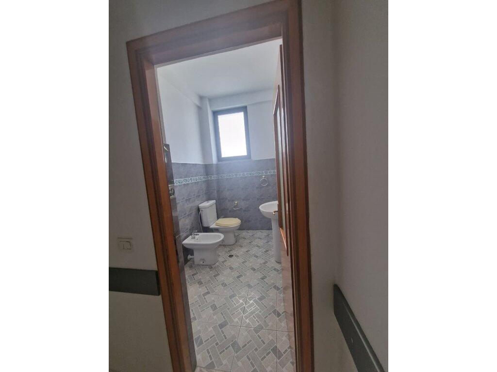 2-Storey Building for Rent – ​​Ideal for Clinics and Offices in Porcelan!