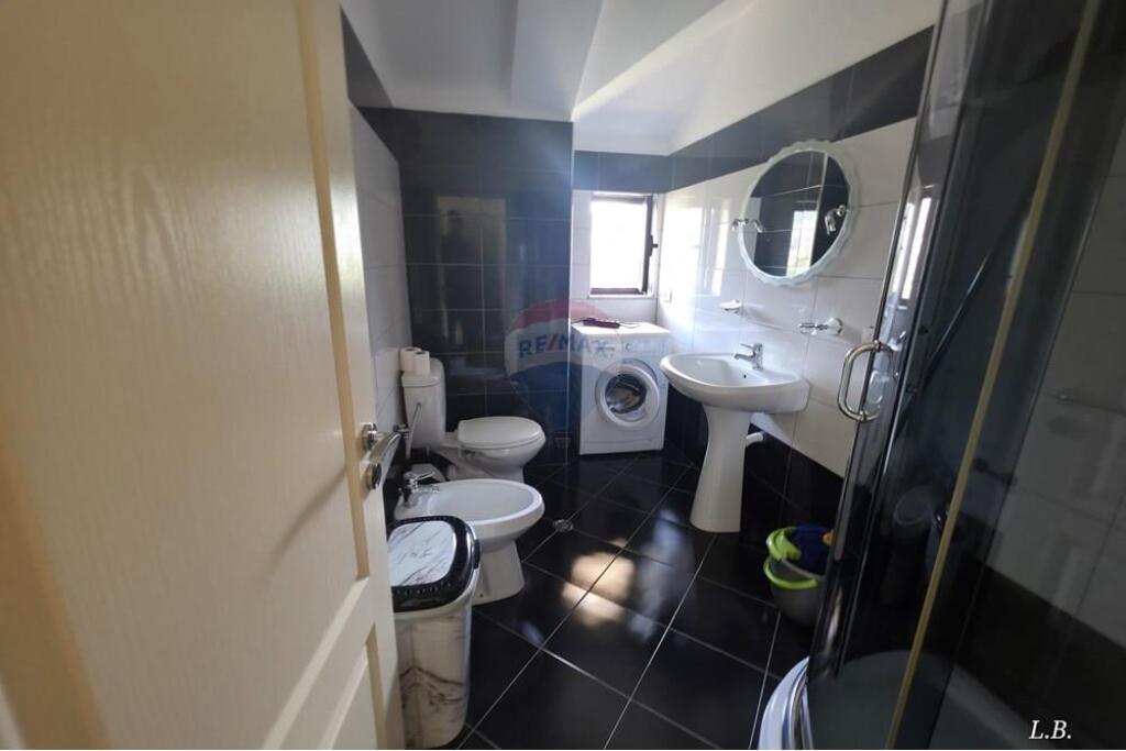 Apartament me qira pranë Liqenit të Tiranës