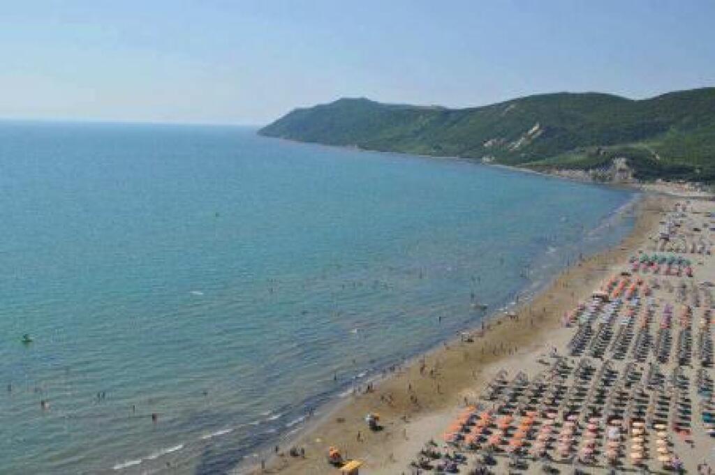 6000 m² land for sale near the Bay of Lalzi