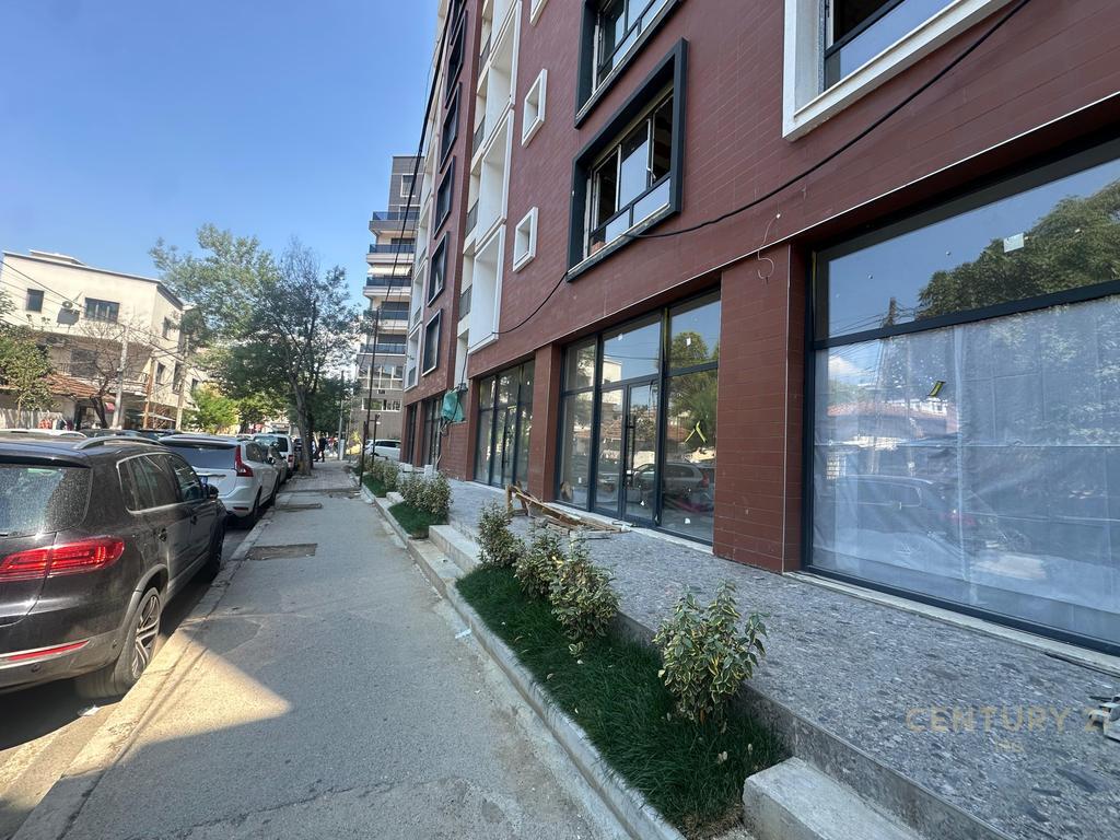 SHOP WITH VERANDA AND BASEMENT FLOOR – KONT URANI STREET