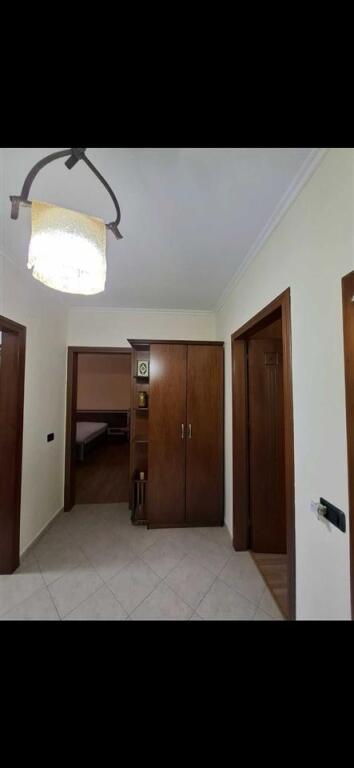 Apartament me qira 2+1 – Ali Demi (tek shkolla 1 Maj)