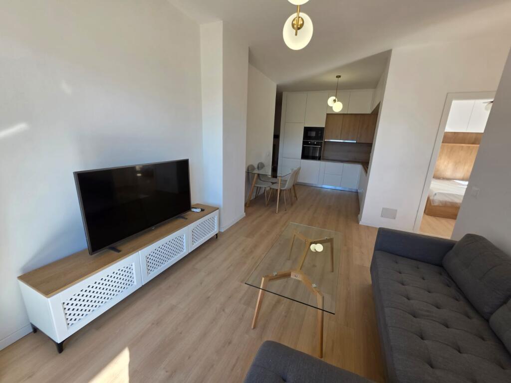 Super Apartament 2+1 + parkim per Qira tek  Ministria e Jashtme!