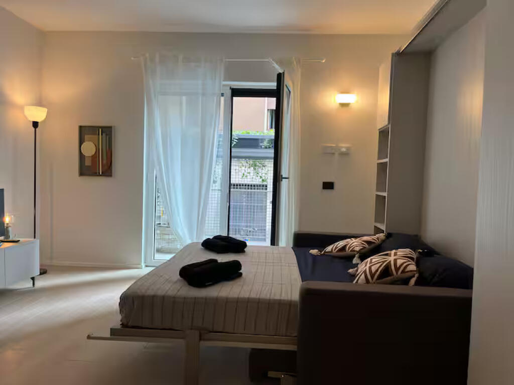 Appartamento In Affitto 1+1 Vicino All'ex Esposizione(ID B2101237) Tirana