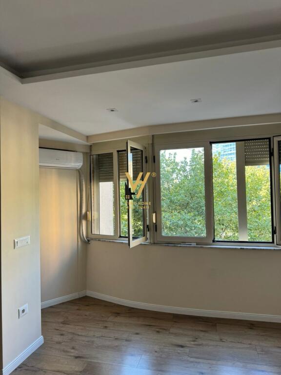 OFFICE 80 M2 FOR RENT AT 9-KATSHET, CENTER 1,200 EURO