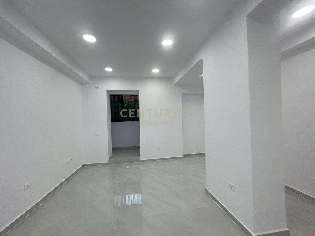 LOCALE COMMERCIALE IN AFFITTO – INCROCIO "21 DICEMBRE"