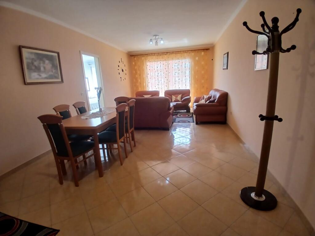 Shitet apartament 1+1 tek Kmy ne Yzberisht