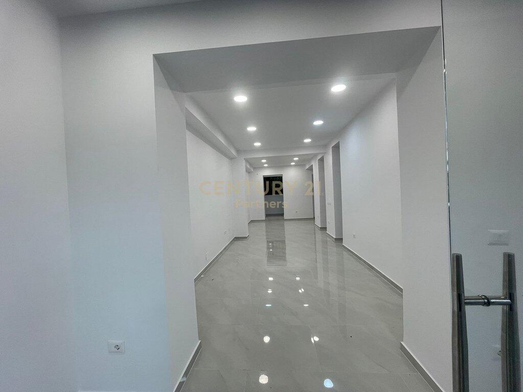 LOCALE COMMERCIALE IN AFFITTO – INCROCIO "21 DICEMBRE"