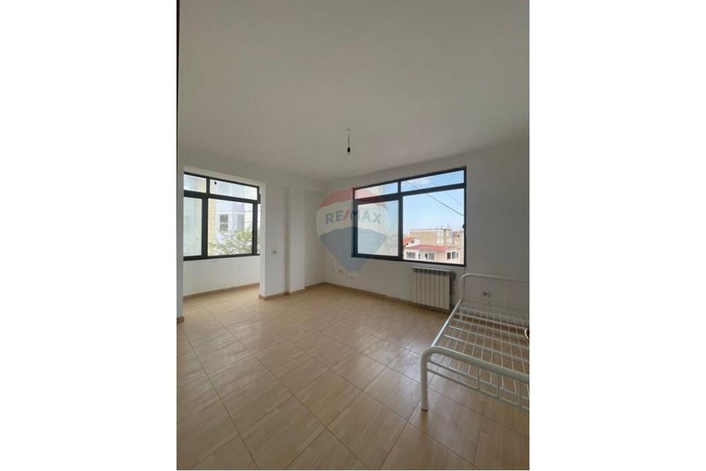 CASA PRIVATA IN AFFITTO PER ATTIVITÀ COMMERCIALE, STRADA DI ELBASAN!
