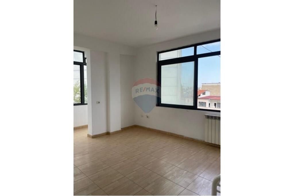 CASA PRIVATA IN AFFITTO PER ATTIVITÀ COMMERCIALE, STRADA DI ELBASAN!