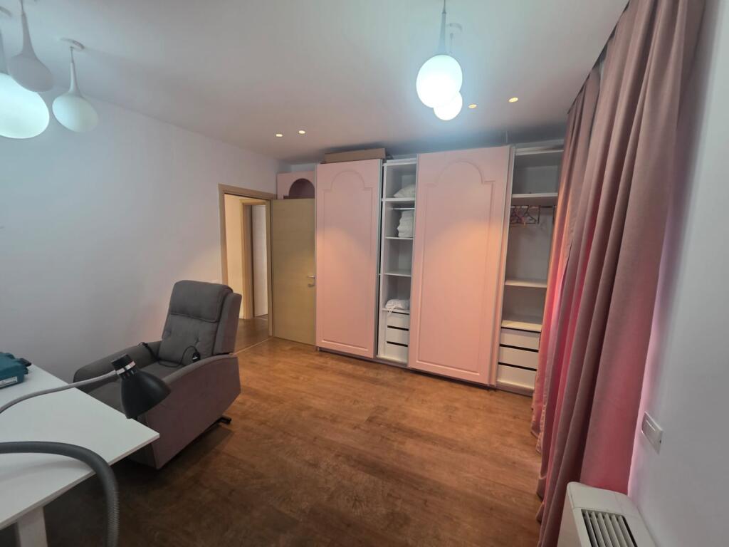 At Green City Complex, Nexho Konomi Street, an apartment 2+1+2+parking space is for rent, furnished. 75,000 Leke