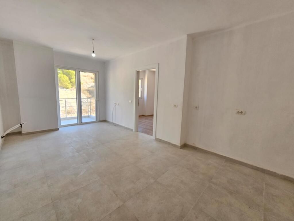 SARANDE! VENDESI APPARTAMENTO 1+1