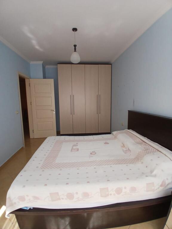 Shitet apartament 1+1 tek Kmy ne Yzberisht