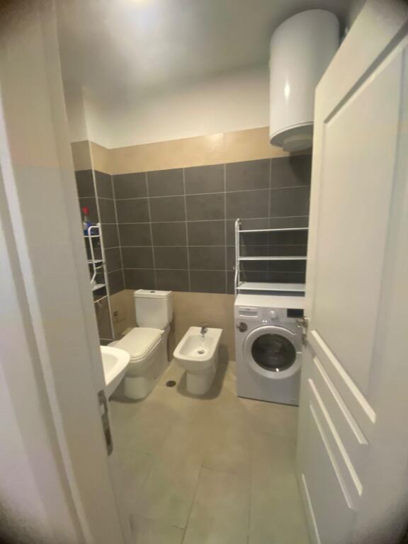 Jepet garsoniere me qera te ish.Restorante Durrsi/350€