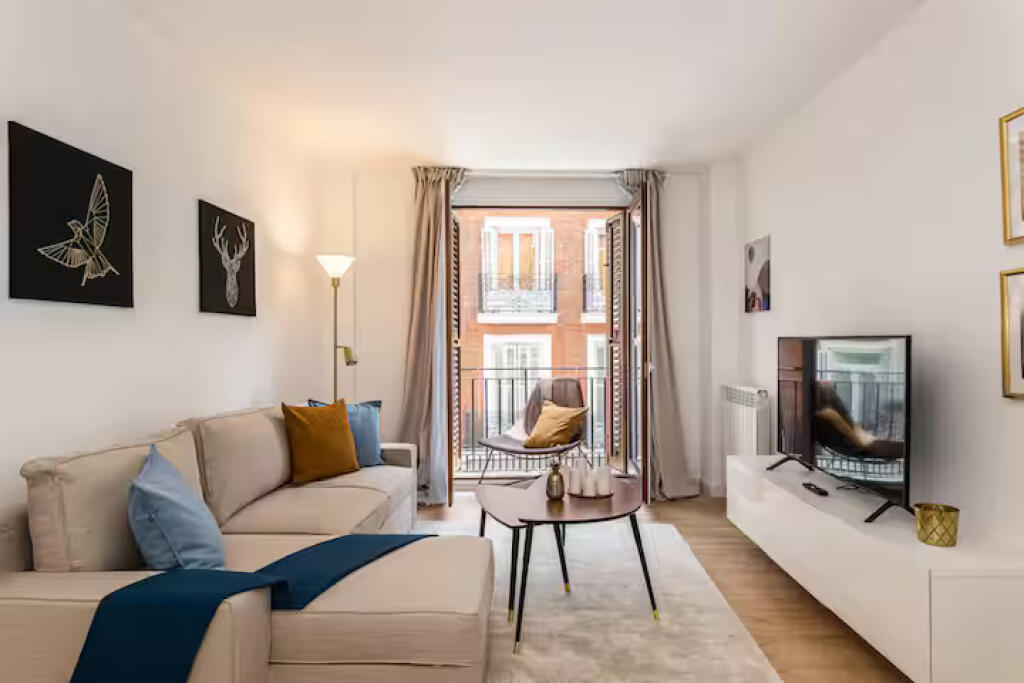 Apartament Ne Shitje 3+1+2 Ne Kinostudio (ID B130100) Tirane.
