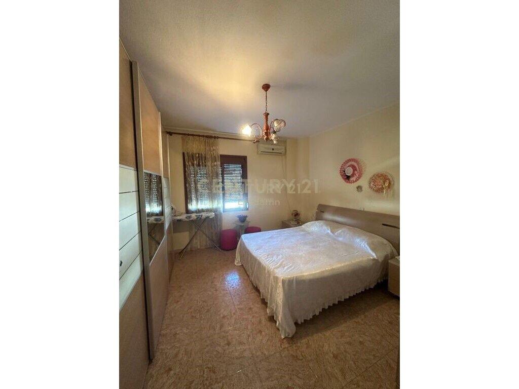 Apartment 2+1+2+garage For Rent at the Fruit and Vegetable Market, Durrës - 450€ | 138 m²