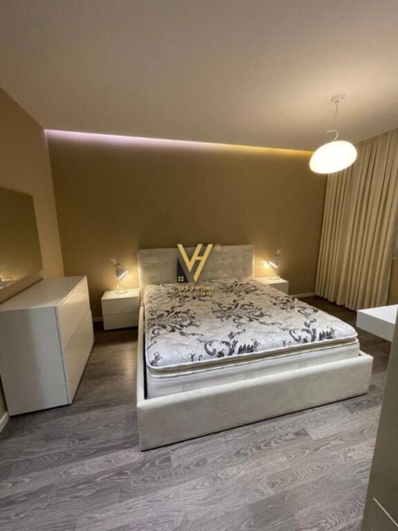 JEPET APARTAMENT 3+1+2+3BLK+POST PARKIMI ME QERA RRUGA BILL KLINTON TE KODRA E DIELLIT 1.400 EURO