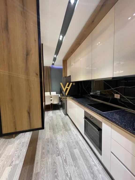 JEPET APARTAMENT 3+1+2+3BLK+POST PARKIMI ME QERA RRUGA BILL KLINTON TE KODRA E DIELLIT 1.400 EURO
