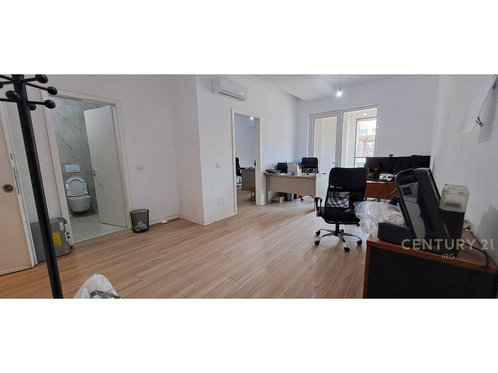 AFFITTIAMO APPARTAMENTO PER UFFICI IN VIA JORDAN MISJA