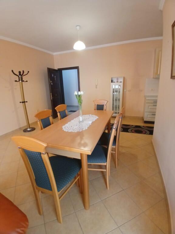 Shitet apartament 1+1 tek Kmy ne Yzberisht