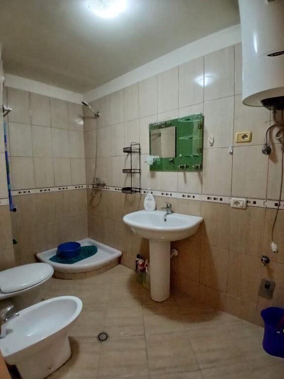 Shitet apartament 1+1 tek Kmy ne Yzberisht