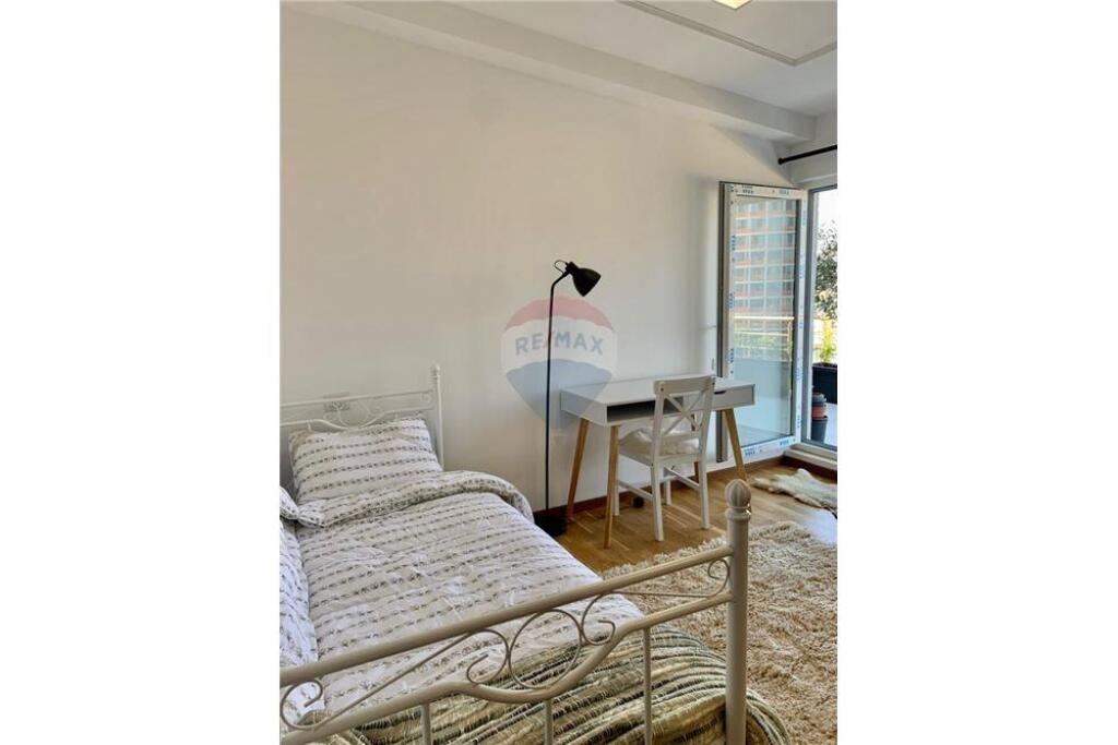 PENTHOUSE 2+1+2 POSTI AUTO IN VENDITA VICINO AL LAGO