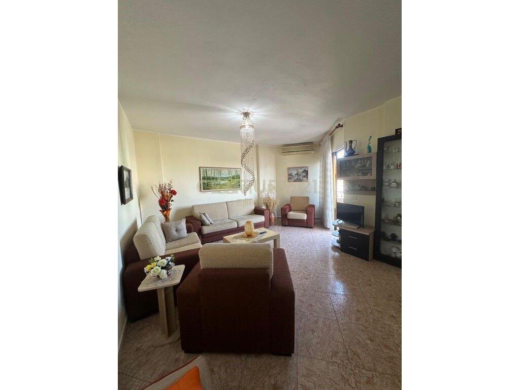 Apartment 2+1+2+garage For Rent at the Fruit and Vegetable Market, Durrës - 450€ | 138 m²