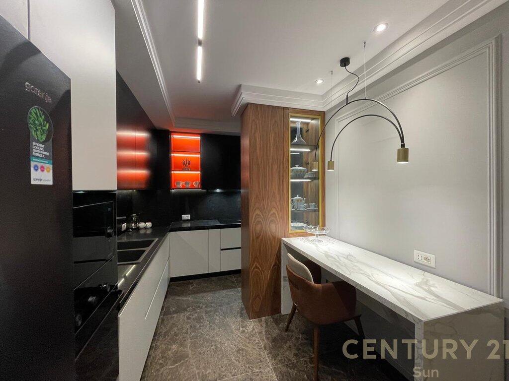 Apartament 2+1+2 me Qira – Tek Kopshti Zoologjik, Tiranë