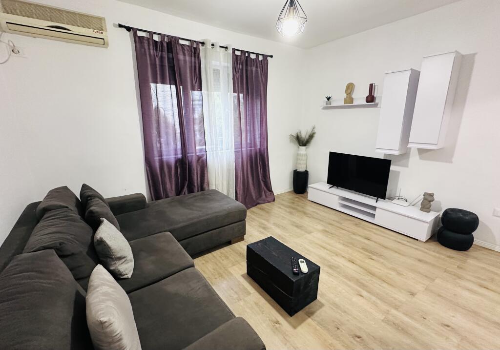 Affittasi Appartamento 2+1+1 con Balcone