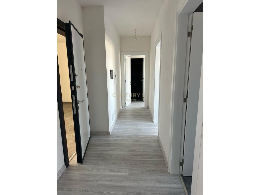 JAPIM ME QIRA APARTAMENT 1+1 PËR ZYRA TEK BULEVARDI I RI!