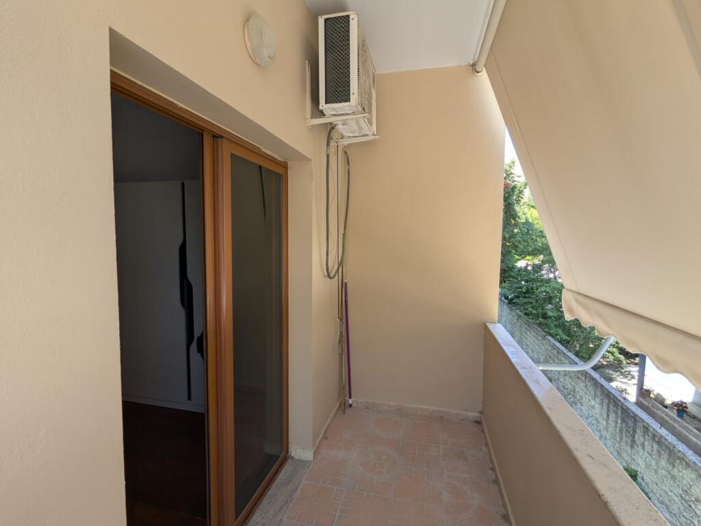  67 / 5,000 Appartamento in vendita 2+1+2+3 balconi vicino alla scuola Lef Sallata Valona