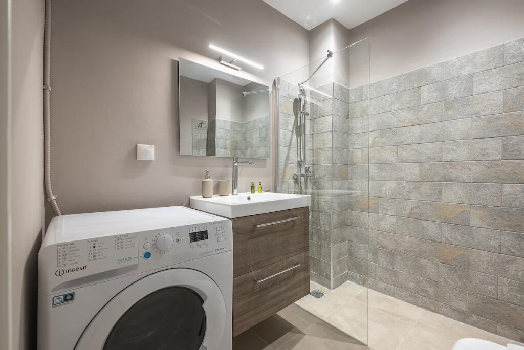 Apartament Ne Shitje 1+1 Tek Dritan Hoxha (ID B110485) Tirane