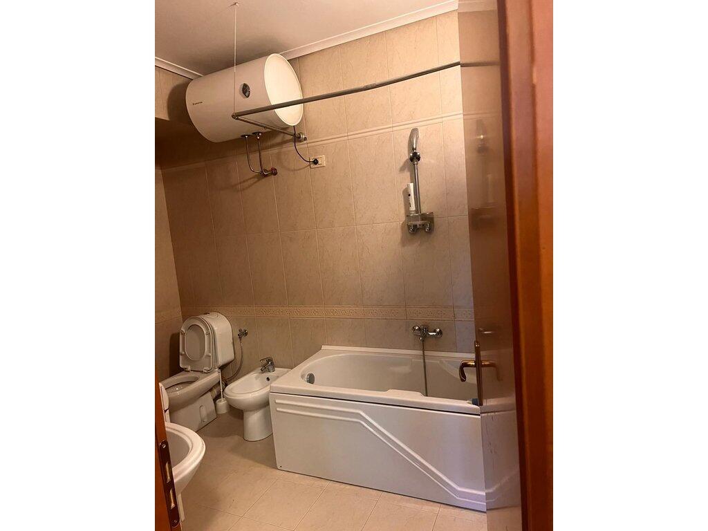 Apartment of typology 2+1 with 2 bathrooms for rent, located in the area of Rruga e Kavajës in Tirana.