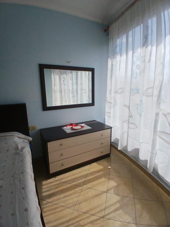 Shitet apartament 1+1 tek Kmy ne Yzberisht