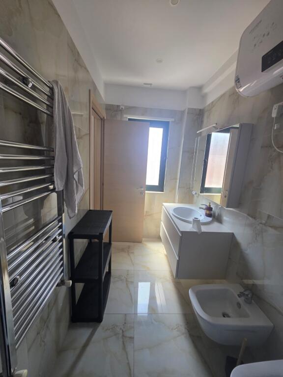 At Green City Complex, Nexho Konomi Street, an apartment 2+1+2+parking space is for rent, furnished. 75,000 Leke