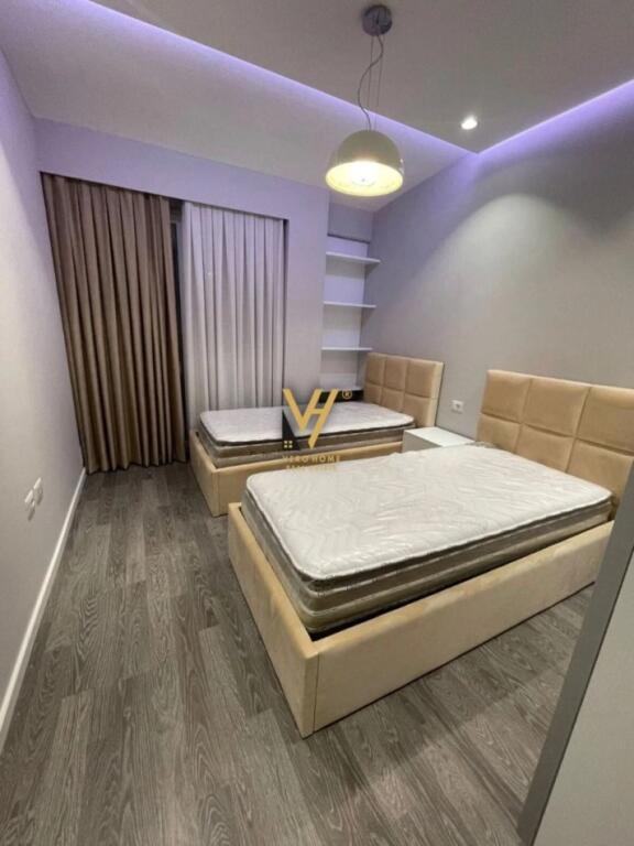 JEPET APARTAMENT 3+1+2+3BLK+POST PARKIMI ME QERA RRUGA BILL KLINTON TE KODRA E DIELLIT 1.400 EURO