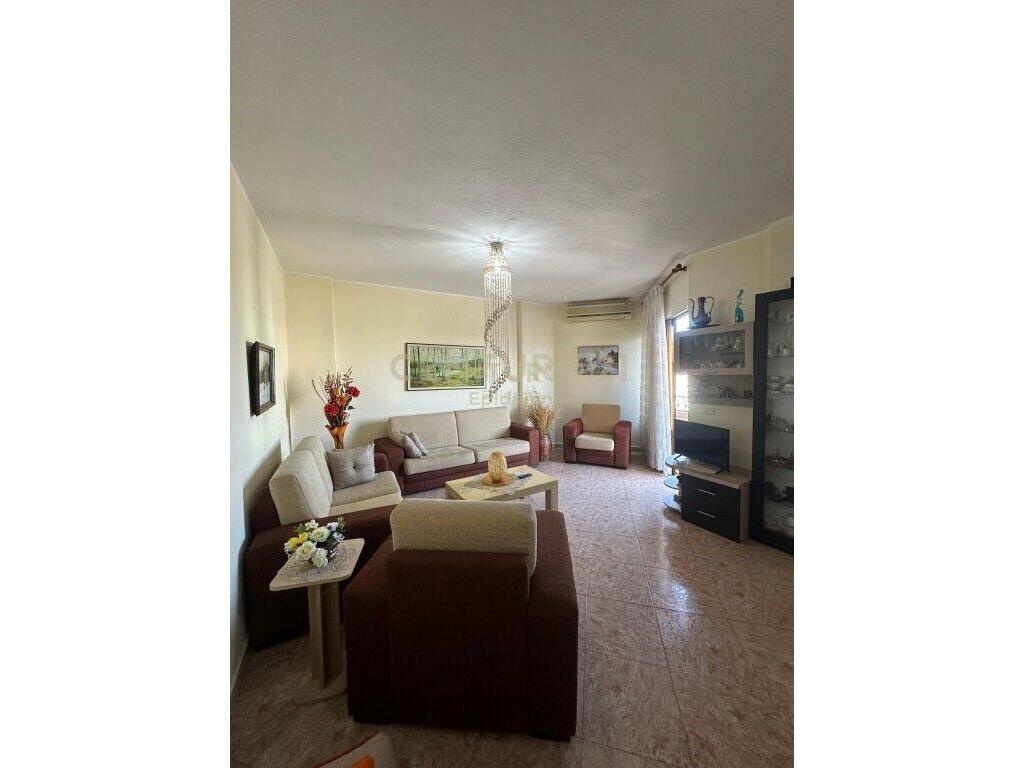 Apartment 2+1+2+garage For Rent at the Fruit and Vegetable Market, Durrës - 450€ | 138 m²