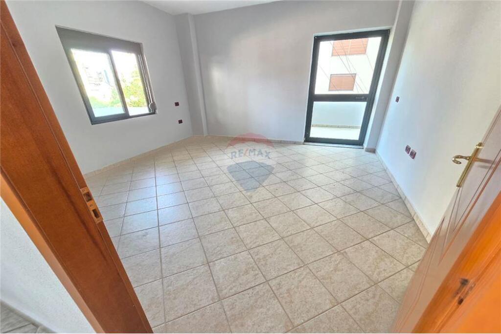 APARTAMENT 2+1 PER SHITJE, MYSLYM SHYRI!