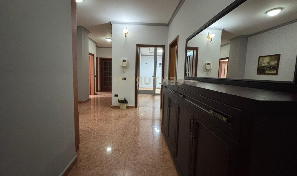 Locale in affitto per ufficio.