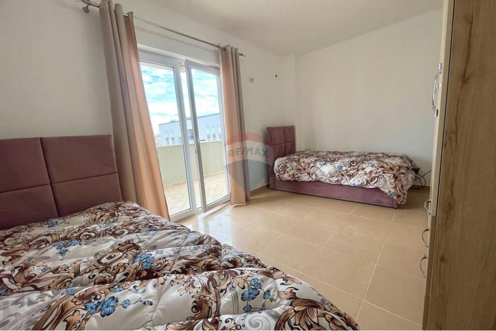 Apartament ne shitje, 2+1 me verande, prane Oxhakut, ID: 530181070-278