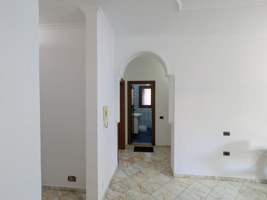  67 / 5,000 Appartamento in vendita 2+1+2+3 balconi vicino alla scuola Lef Sallata Valona