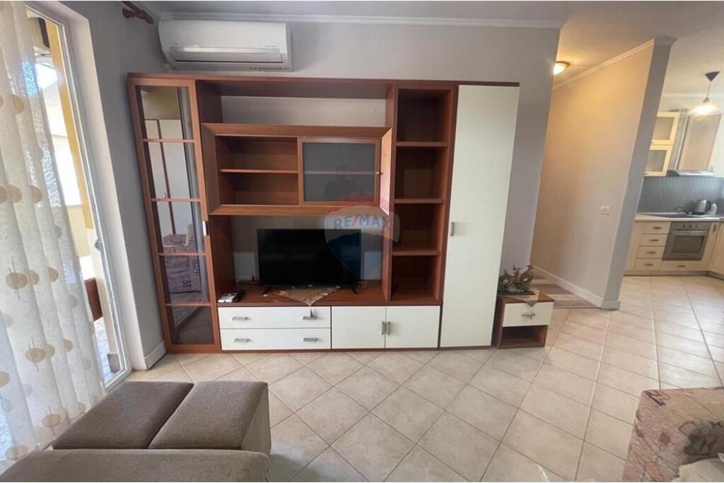 Apartament 2+1 me Qira Rruga Kavajes !