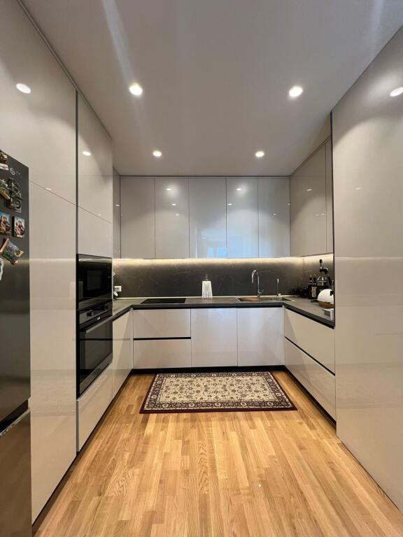🏢 Attico Moderno 2+1+2 in Affitto – Vista Lago Via Kosovareve