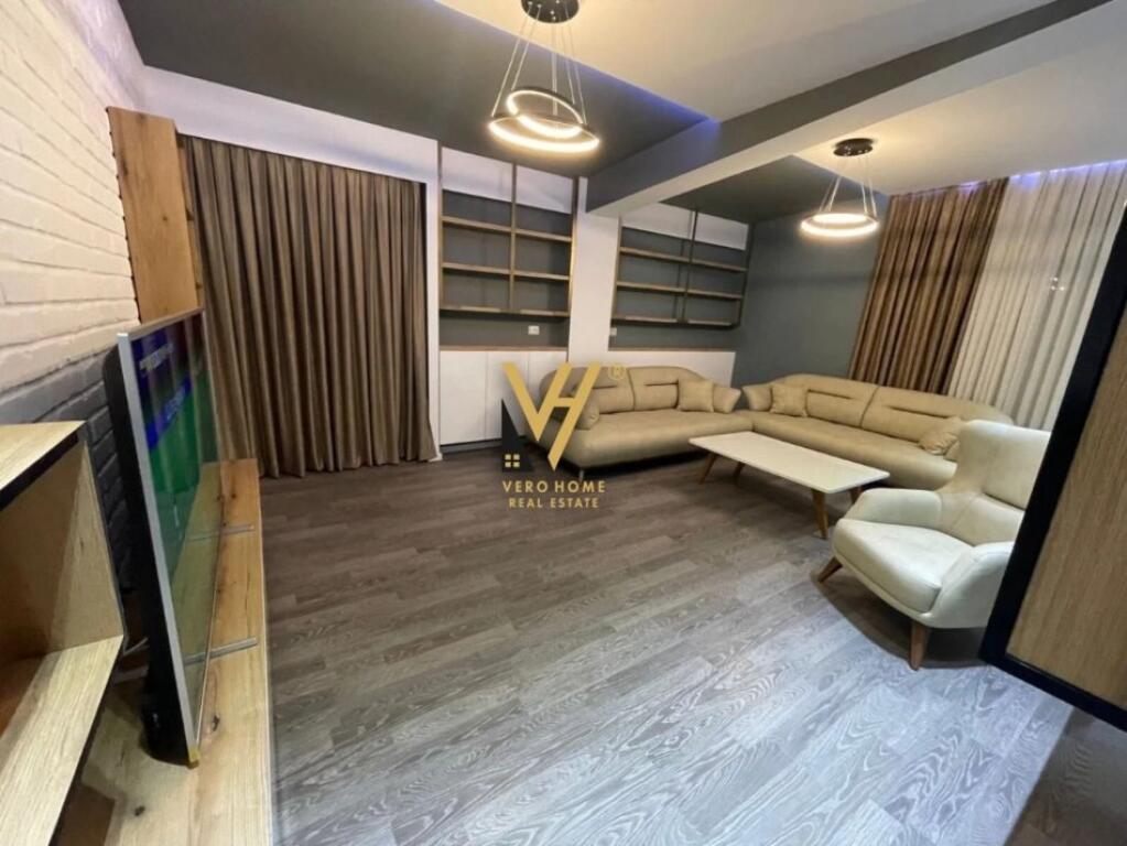JEPET APARTAMENT 3+1+2+3BLK+POST PARKIMI ME QERA RRUGA BILL KLINTON TE KODRA E DIELLIT 1.400 EURO