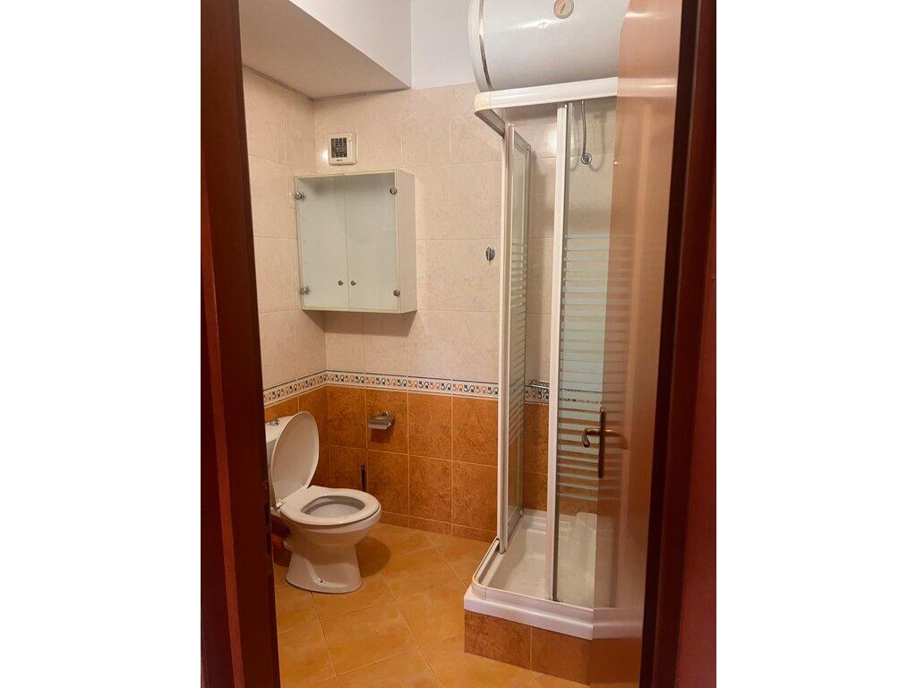 Apartment of typology 2+1 with 2 bathrooms for rent, located in the area of Rruga e Kavajës in Tirana.