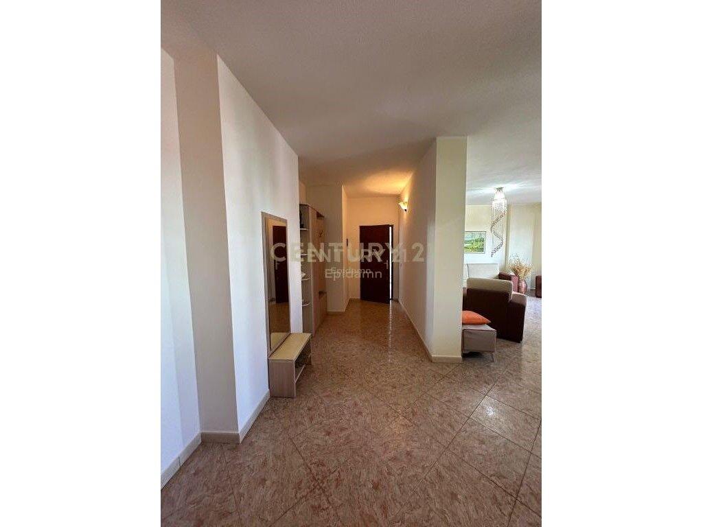 Apartment 2+1+2+garage For Rent at the Fruit and Vegetable Market, Durrës - 450€ | 138 m²