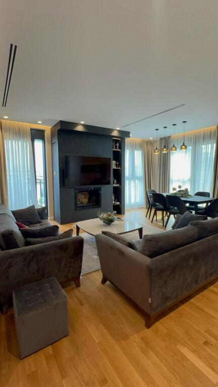 🏢 Attico Moderno 2+1+2 in Affitto – Vista Lago Via Kosovareve